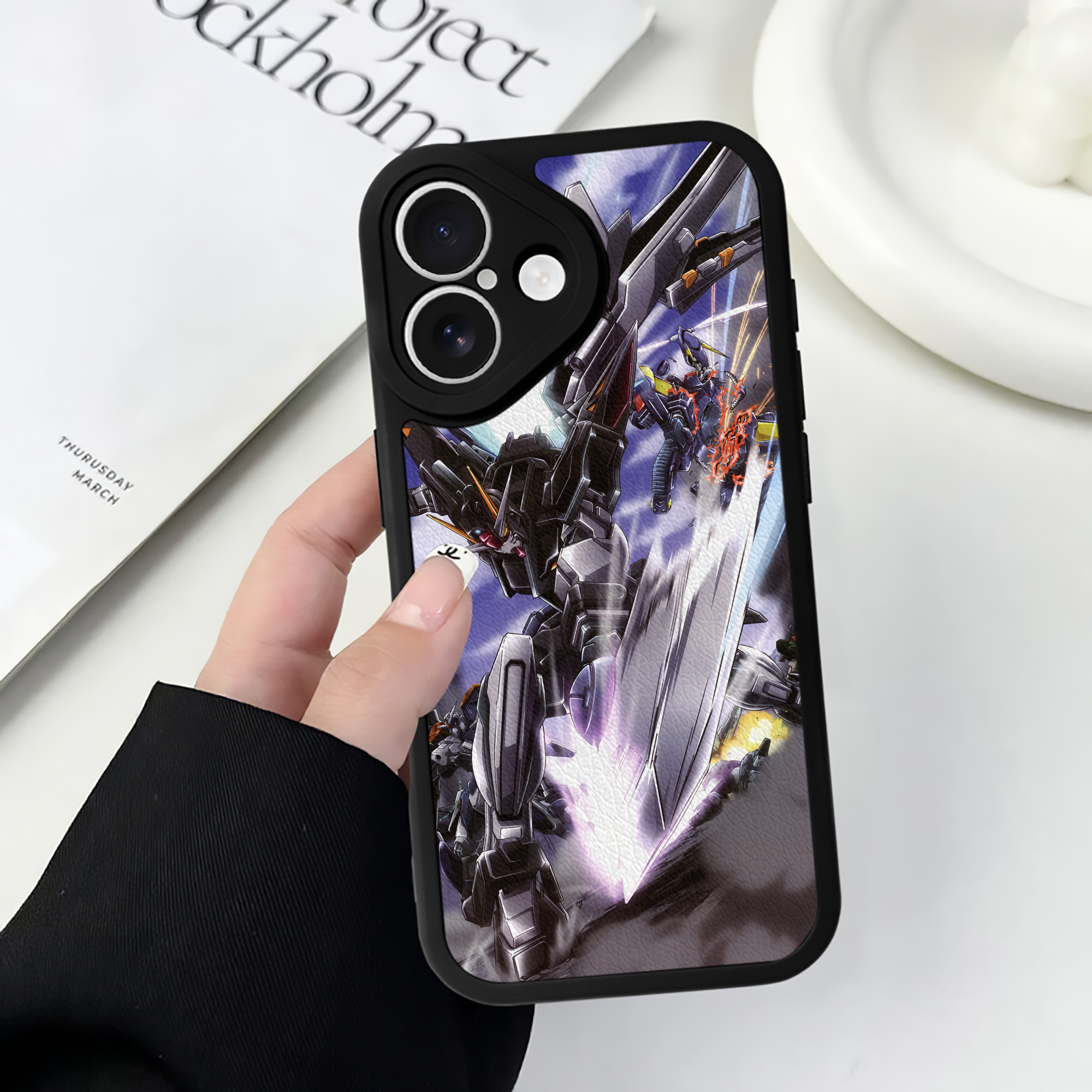 （画像用） 機動戦士ガンダム Mobile Suit Gundam 【iPhone 16シリーズ対応】シリコンスマホケース（レザー調） 材質：シリコン